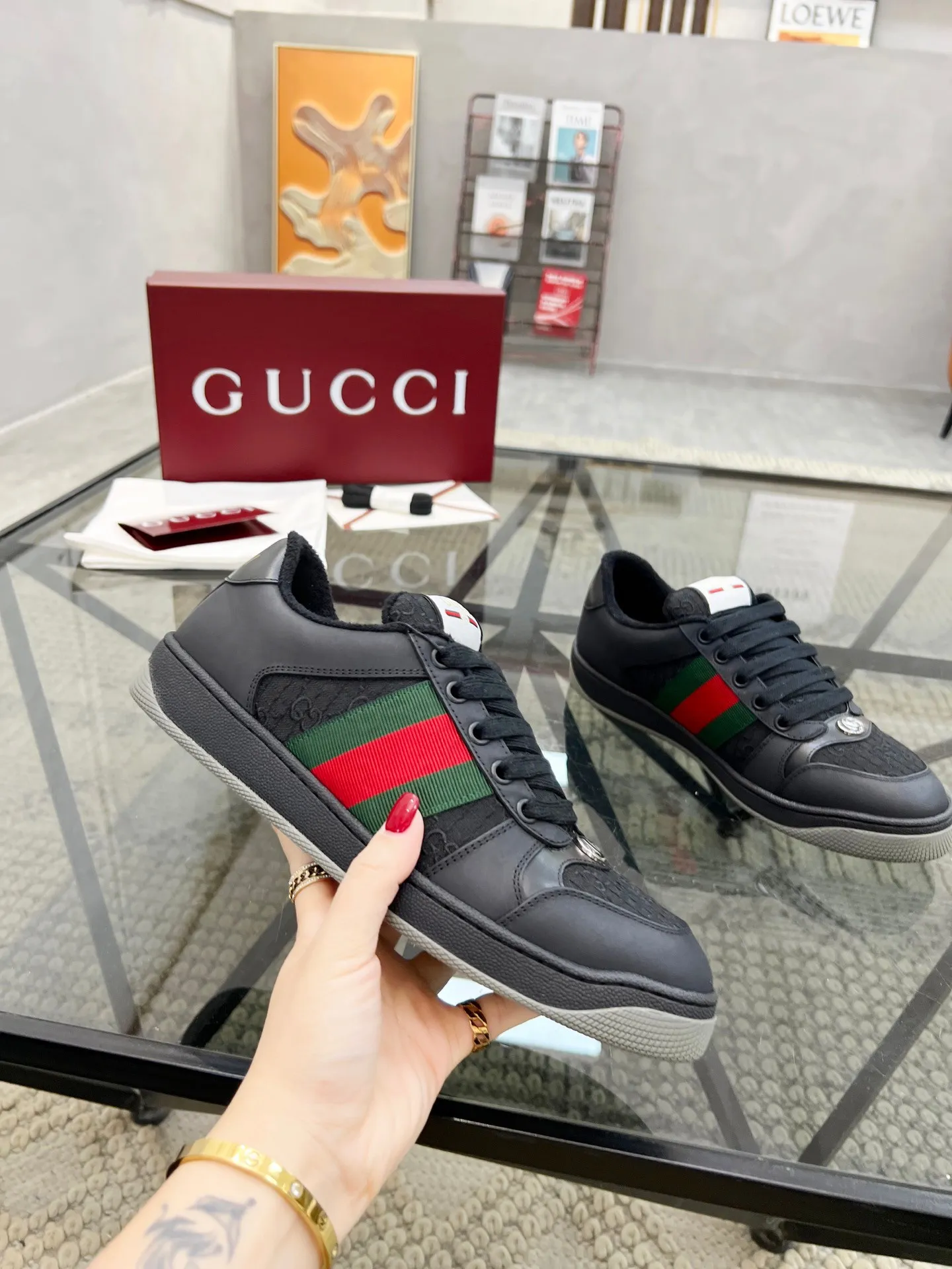 👟👟Ex-factory price 480👟👟 Couple style👫Gucci Gucci ❗️❗️New order shipped Original development Private mold making Correct last shape Hand-polished and distressed effect Correct details Complete accessories Imported leather/original towel lining crafted with craftsmanship Same size for men and women: 35-44